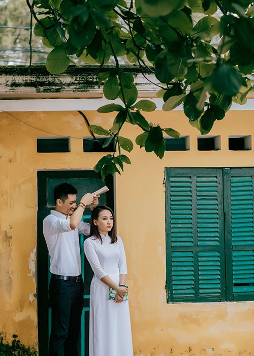 Bao Thanh dien ao dai trang, tinh tu ben ong xa mua khai truong-Hinh-4