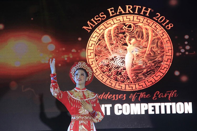 NTK Viet cham chung ket Miss Earth, Phuong Khanh co gianh chien thang?-Hinh-5