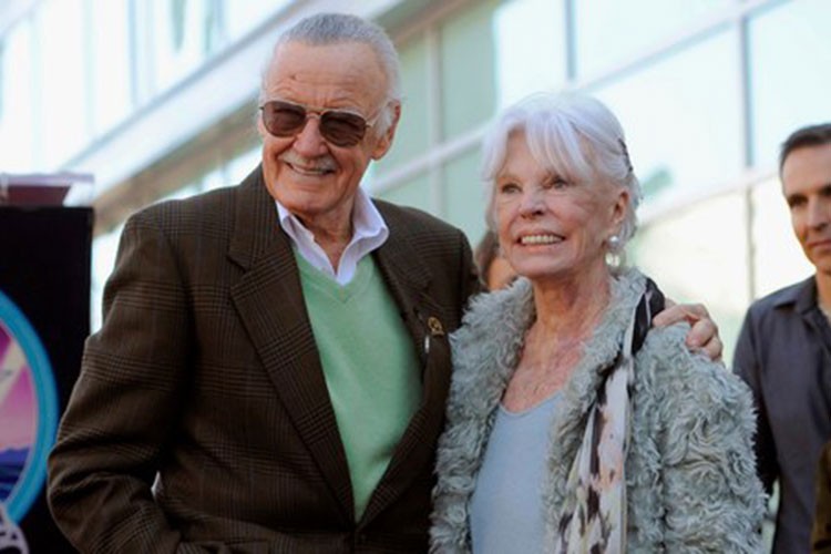 “Ong trum Marvel” Stan Lee: Su nghiep thanh cong, hon nhan vien man-Hinh-11