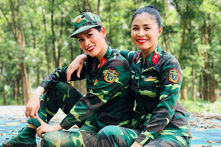 Hinh anh xinh lung linh cua MC Hoang Linh khi dien ao linh-Hinh-8