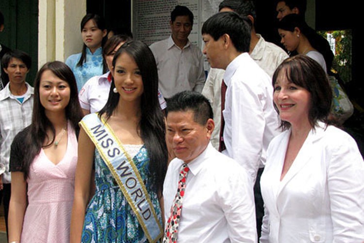 Dan bong hong tung vay quanh ty phu Hoang Kieu gio ra sao?-Hinh-12