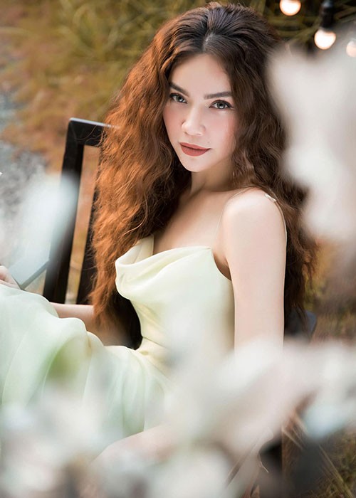 Ho Ngoc Ha - Dam Thu Trang cang yeu nong nhiet cang goi cam