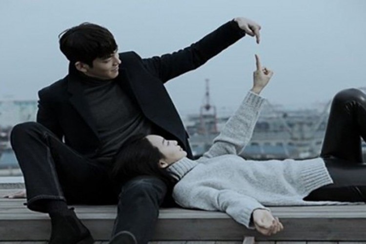 Shin Min Ah - Kim Woo Bin chung minh “ngon tinh la co that” trong Kbiz-Hinh-5