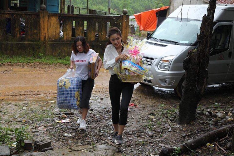 Hoa hau dep nhat The gioi H’hen Nie gian di di tu thien-Hinh-13