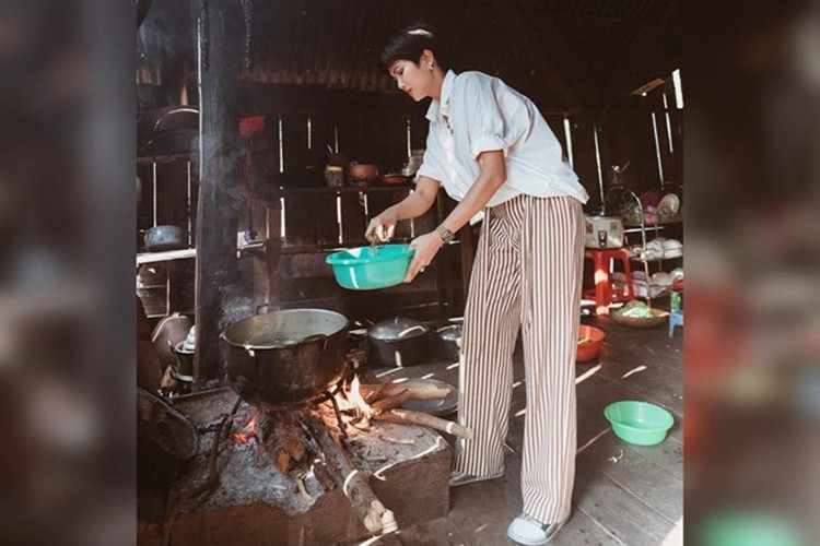 Hoa hau H'hen Nie ngay cang dam dang, fan lai cang yeu men