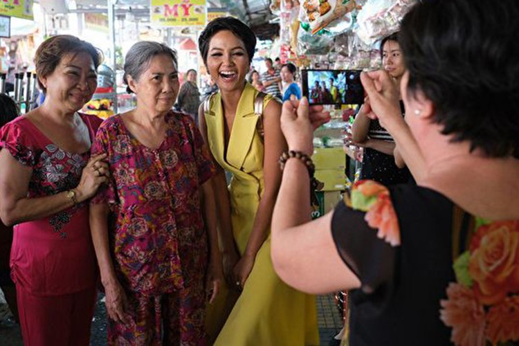 H’hen Nie len bao Nhat sau 5 thang roi Miss Universe 2018-Hinh-3