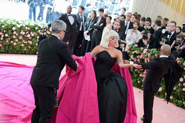 Jared Leto om dau nguoi nhan tao, Lady Gaga 4 lan lot vay tai Met Gala-Hinh-6