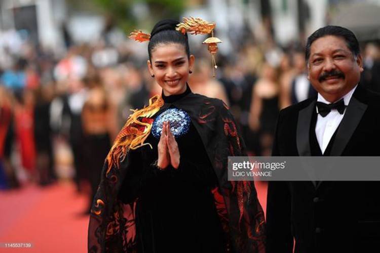 Du Cannes 2019, Truong Thi May mac kin dao, khac han Ngoc Trinh-Hinh-6