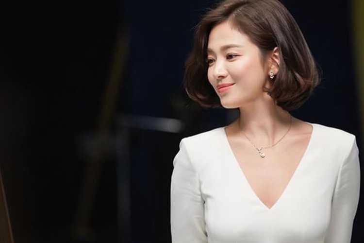 Song Hye Kyo khoe anh xinh dep sau on ao hon nhan-Hinh-3