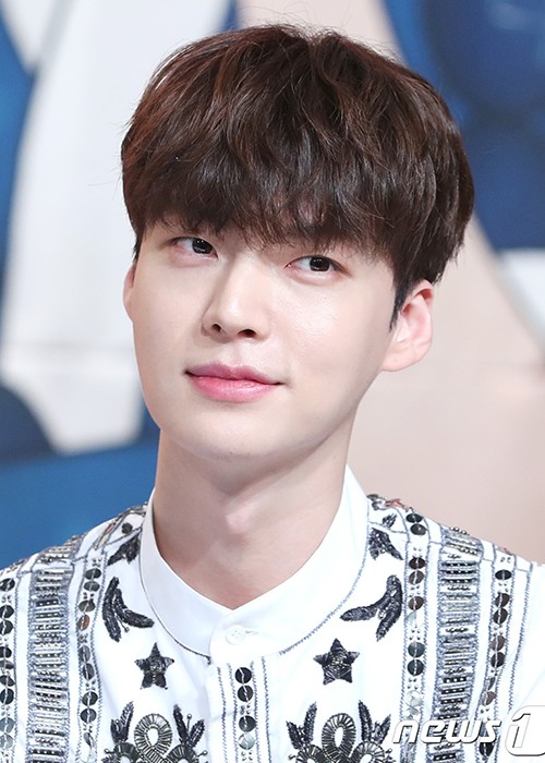 Ahn Jae Hyun: Tu soai ca den ga dan ong bi vo to ngoai tinh-Hinh-3