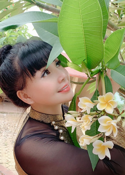 Anh goi cam gay soc cua “Em be Ha Noi” Lan Huong-Hinh-11