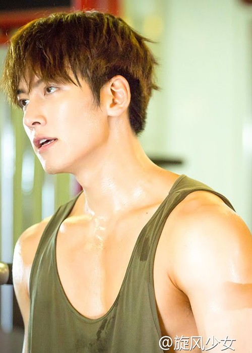 Body tac tuong, guong mat khong goc chet cua Ji Chang Wook