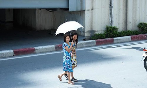 Du bao thoi tiet 2/10: Nhiet do Ha Noi van 34 do