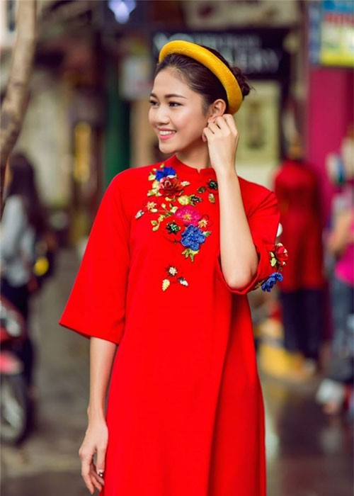 Ngam my nhan Viet dien ao dai do, don may man dau nam-Hinh-6