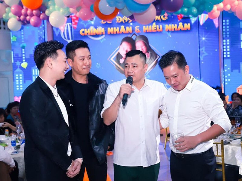 MC Thanh Trung mo tiec day thang cho cap quy tu sinh doi-Hinh-10