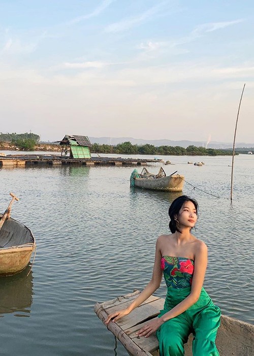 A hau Hoang Thuy len tieng khi bi nghi sua mui-Hinh-10