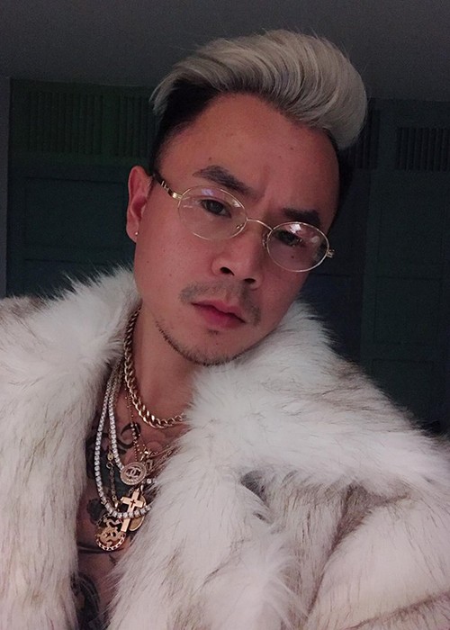 Chan dung rapper Binz ngoi ghe nong “Rap Viet“ dang gay sot-Hinh-6