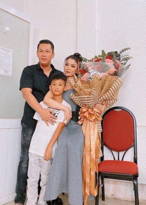 Soi tinh duyen cua Le Quyen va co ban than Nguyen Hong Nhung-Hinh-6