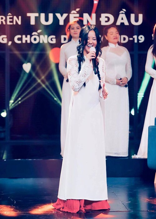 Diva Hong Nhung mac goi cam khi hoi ngo ban be-Hinh-9