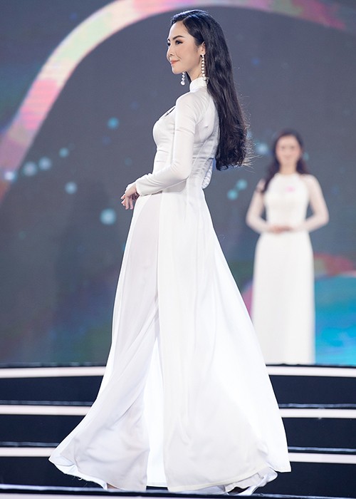 Ngam thi sinh Hoa hau Viet Nam 2020 trinh dien ao dai trong ban ket-Hinh-2