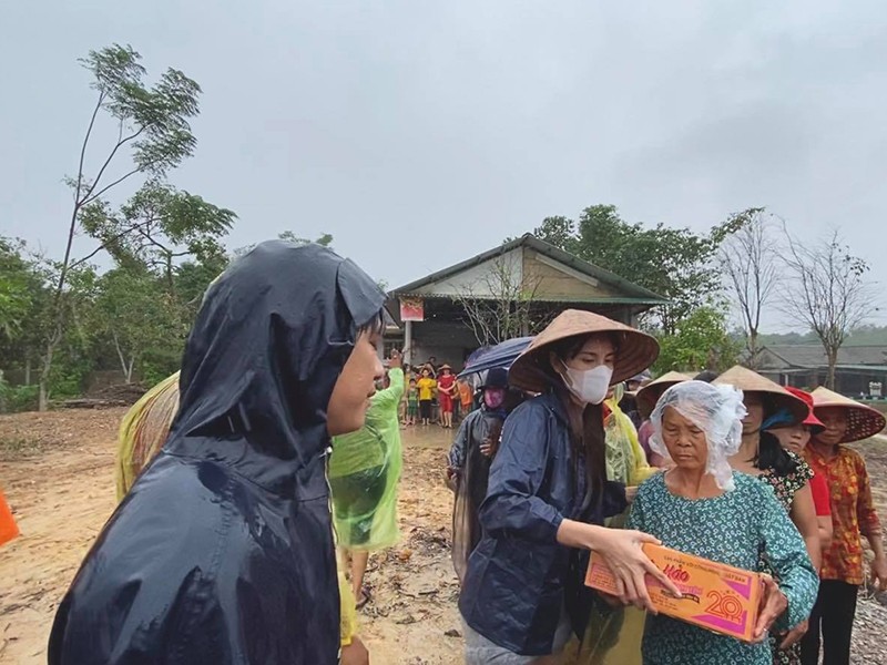 Thuy Tien, My Tam, Tran Thanh: Choi het minh... lam het suc?-Hinh-2