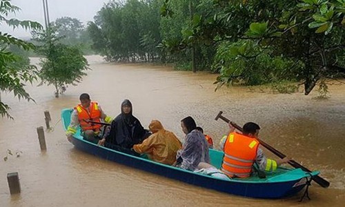 Thoi tiet ngay 18/10: Trung Bo tiep tuc co mua to den rat to