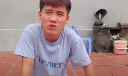 Hung Vlog tuyen bo 'di nuoc ngoai' sau hang loat lum xum