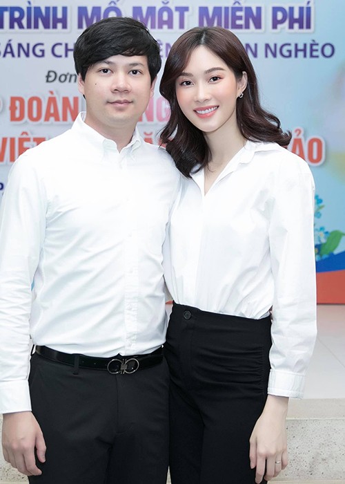 Dang Thu Thao khoe con trai 6 thang tuoi dang yeu vo doi-Hinh-11