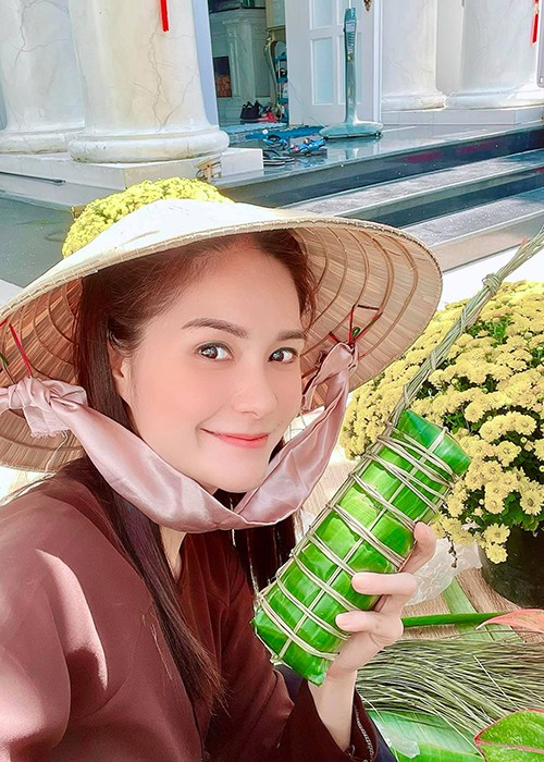 My nhan Viet goi banh chung don Tet Nguyen Dan 2021-Hinh-10