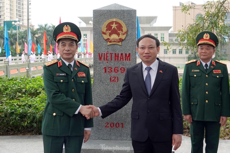 Thuong tuong Phan Van Giang va Thuong tuong Nguy Phuong Hoa hoi dam tai Trung Quoc-Hinh-5