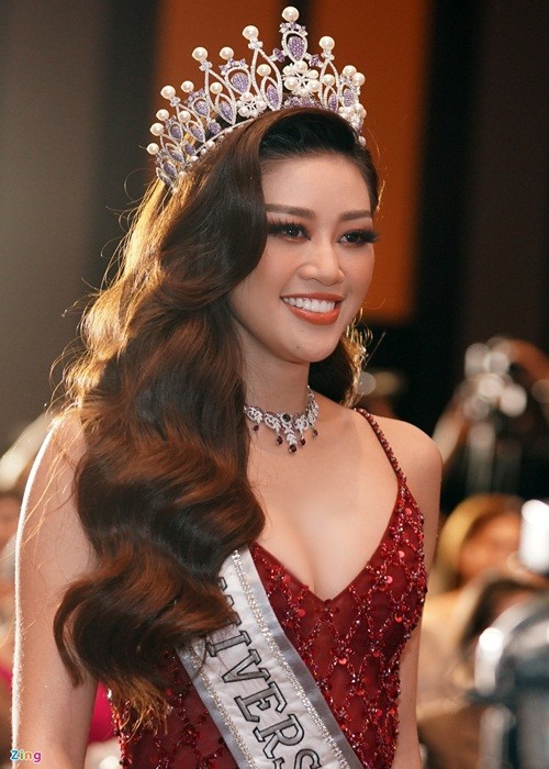 Voc dang nong bong cua Khanh Van can dep dan thi sinh Miss Universe-Hinh-6