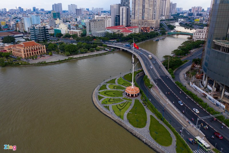 Trung tam TP.HCM vang ve sau lenh cam tu tap tren 10 nguoi