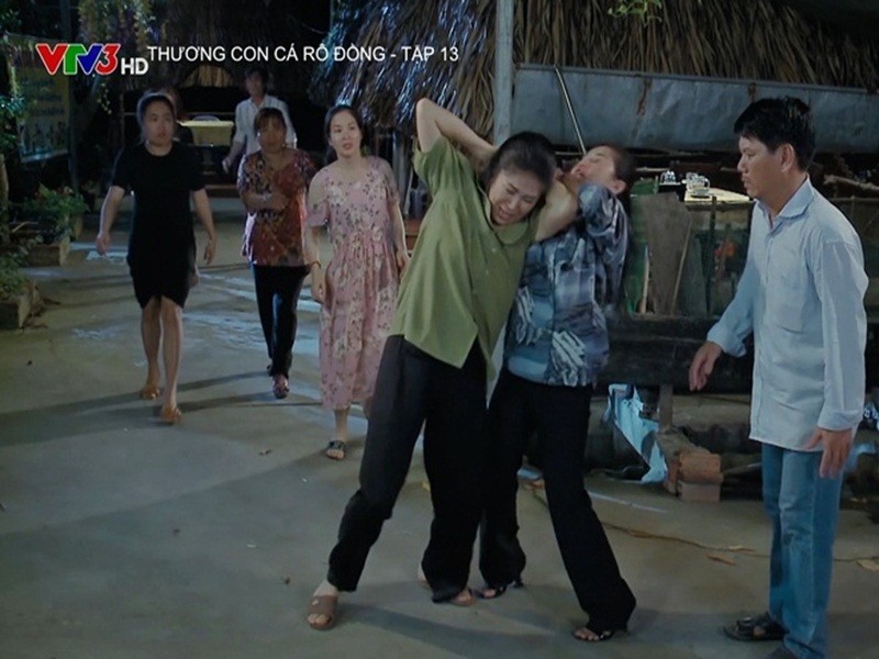 Hau truong Le Phuong bi danh ghen trong “Thuong con ca ro dong”-Hinh-3