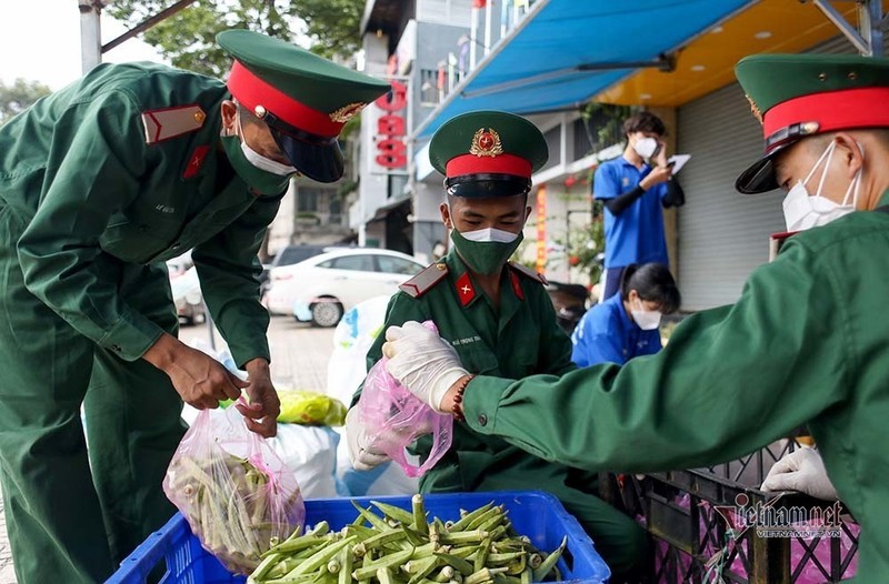 TP HCM: Luong nguoi ra duong tang 16% so voi hom qua