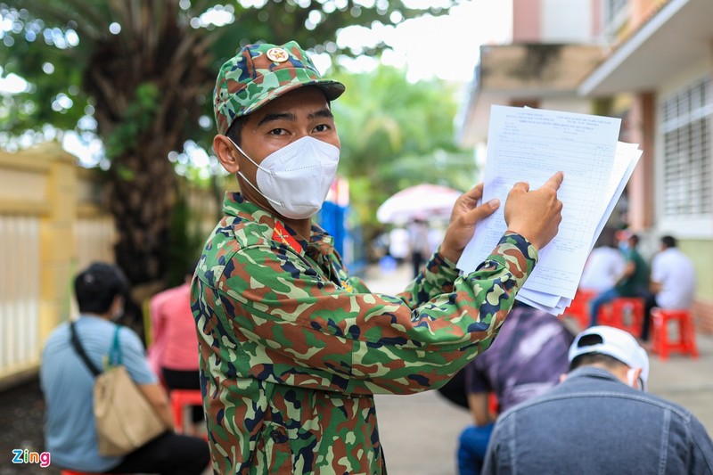 Nguoi dan TP HCM bat dau tiem vaccine mui 2-Hinh-2