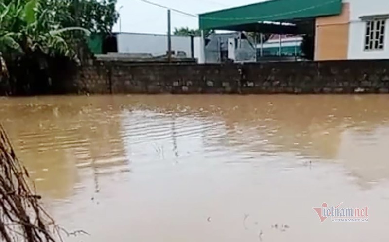 Mua lon, ho dap o Nghe An xa lu khien hang tram nha dan bi ngap-Hinh-7