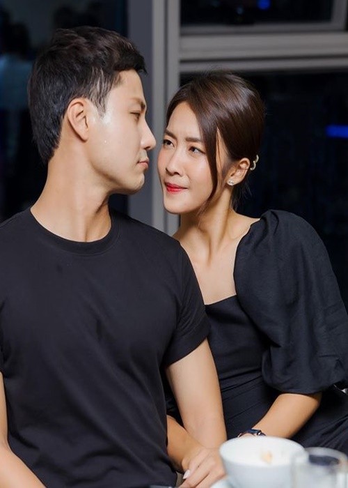 Kha Ngan tinh be binh ben Thanh Son trong tiec dong may-Hinh-2