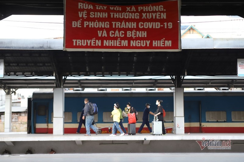 Chuyen tau dau tien vao ga Sai Gon, hang tram khach duoc ve thang nha-Hinh-12