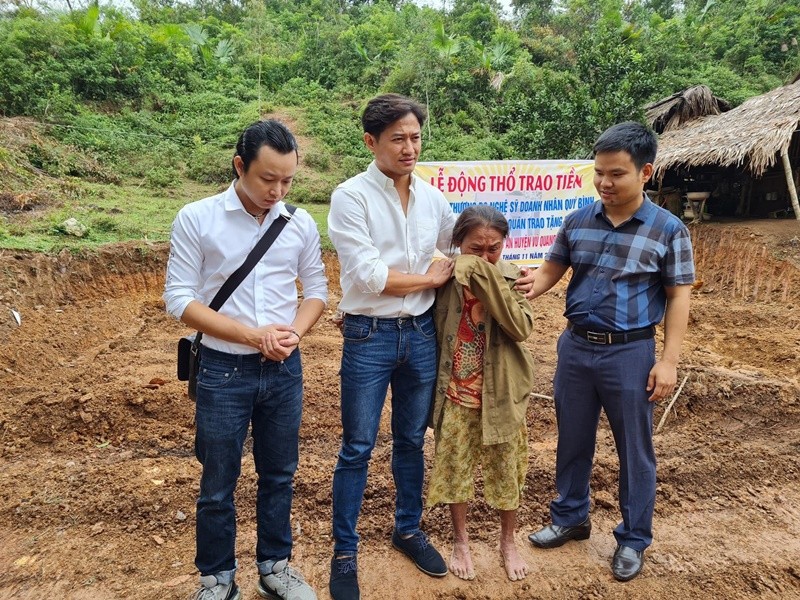 Cuoc song cua Quy Binh ra sao khi ket hon voi nu dai gia?-Hinh-12