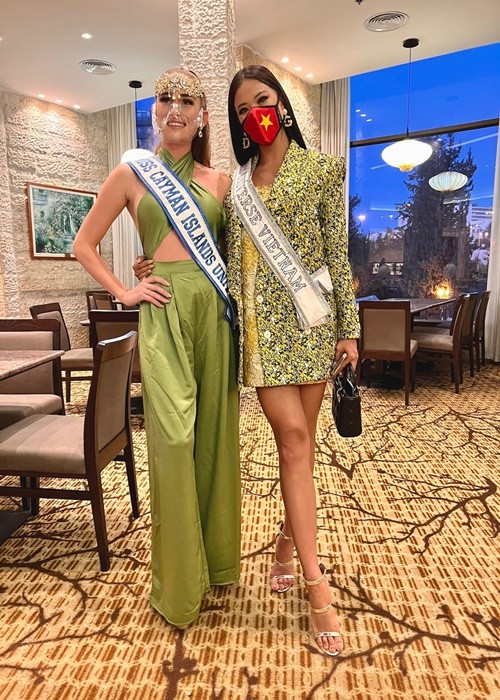 Kim Duyen rang ro ben dan thi sinh Miss Universe 2021-Hinh-4