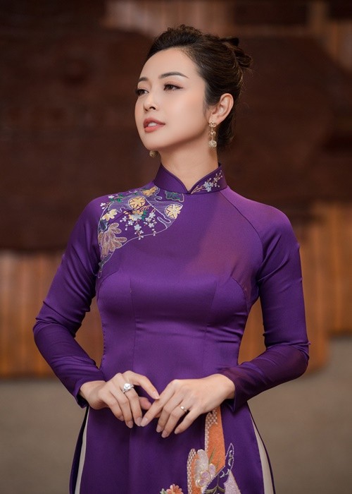 Mac ao dai kin dao, Jennifer Pham van dep gay me-Hinh-11