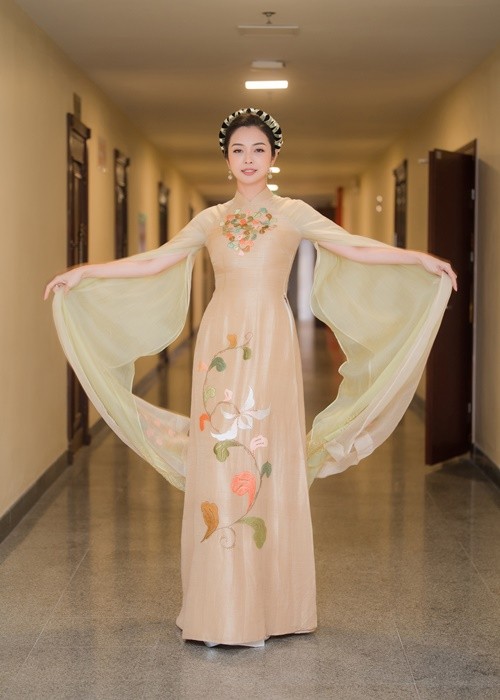 Mac ao dai kin dao, Jennifer Pham van dep gay me-Hinh-6