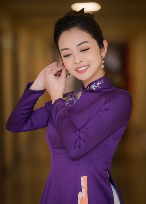 Mac ao dai kin dao, Jennifer Pham van dep gay me-Hinh-9