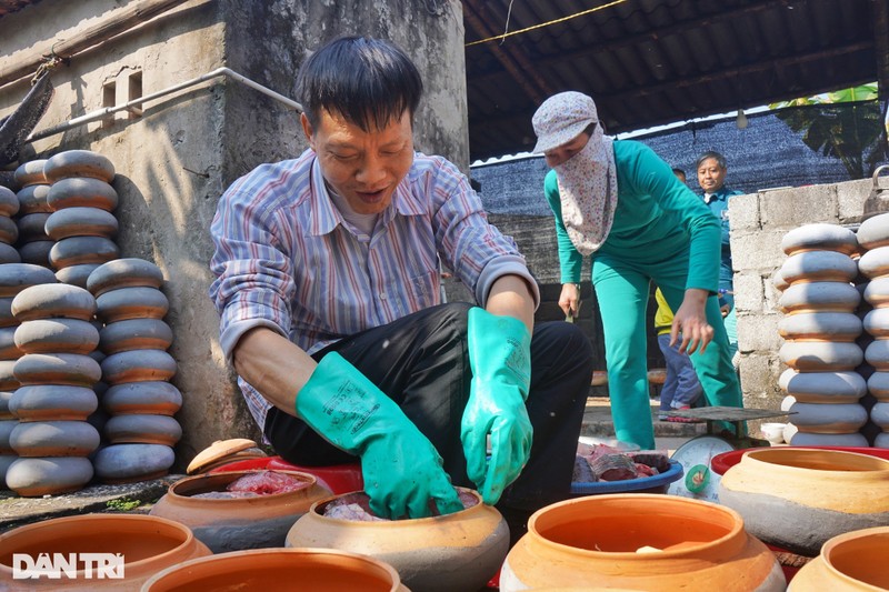 Dan lang Vu Dai cay xe mat kho ngan nieu ca phuc vu khach mua dip Tet-Hinh-3