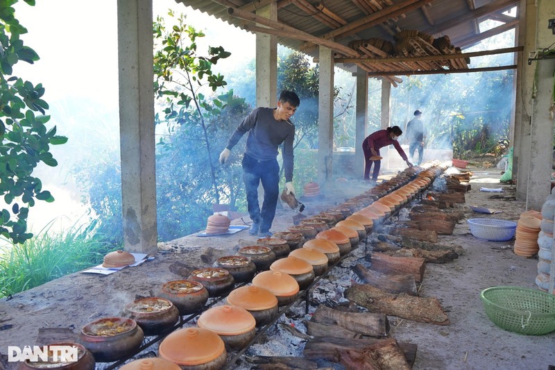 Dan lang Vu Dai cay xe mat kho ngan nieu ca phuc vu khach mua dip Tet-Hinh-7