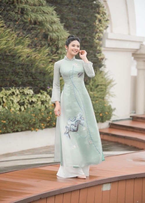 My nhan Viet bung lua voi ao dai don Tet-Hinh-9