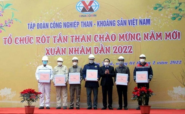 Quang Ninh rot tren 26.000 tan than trong ngay dau nam moi Nham Dan