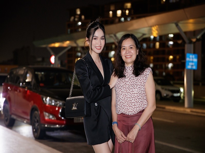 A hau Phuong Anh du Paris Fashion Week, “cham mat” sao dinh dam nao?-Hinh-11