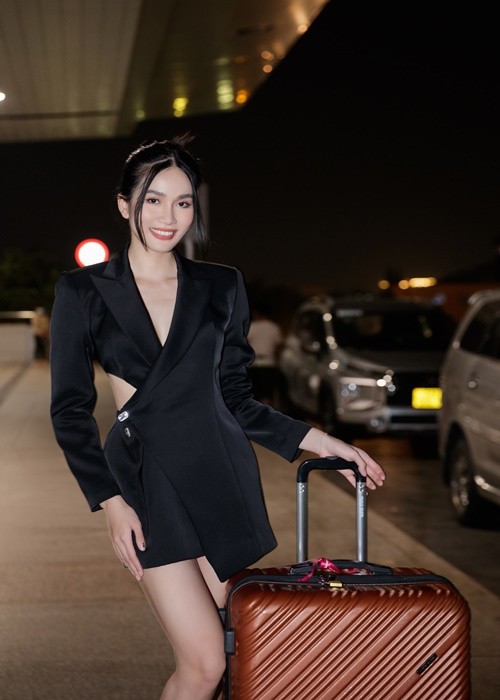 A hau Phuong Anh du Paris Fashion Week, “cham mat” sao dinh dam nao?-Hinh-2