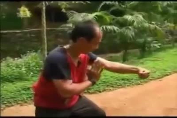 Video: Tu chem vao tay, vo su “ao tuong” suc manh nhan ket dang